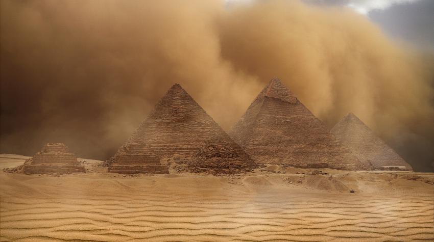 A sandstorm at the Pyramids of Giza in Egypt. Photo: ELG21/Enrique@Pixabay